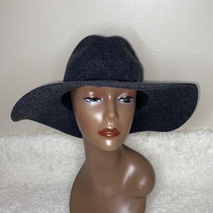 Banana republic hat M/L 100% wool